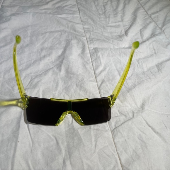 Unisex Clear Yellow Visor Style Sunglasses Reflective Lenses - Picture 3 of 7